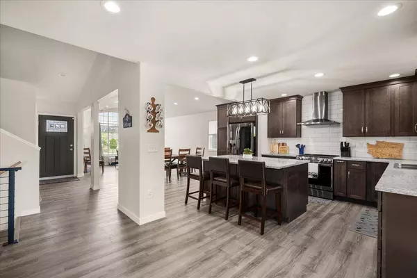 10711 N Iroquois Dr, Spokane, WA 99208