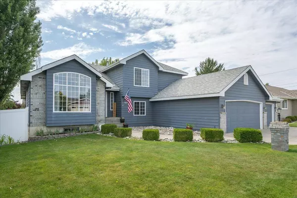 10711 N Iroquois Dr, Spokane, WA 99208