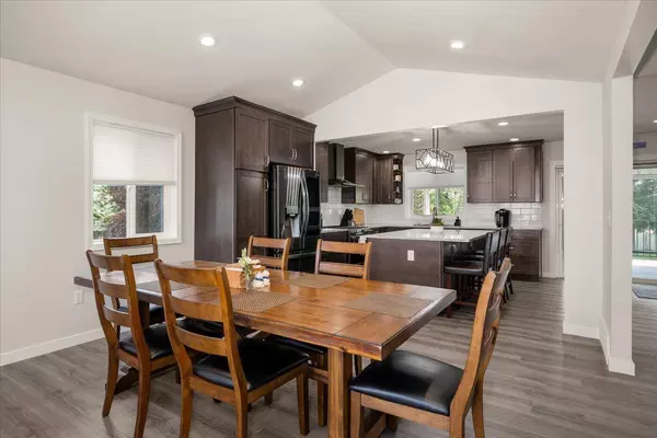 10711 N Iroquois Dr, Spokane, WA 99208