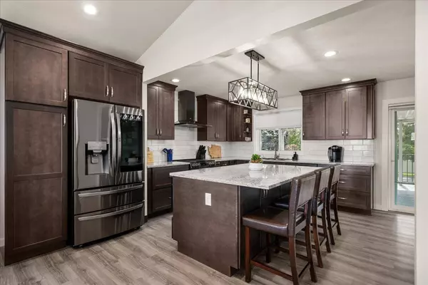 10711 N Iroquois Dr, Spokane, WA 99208