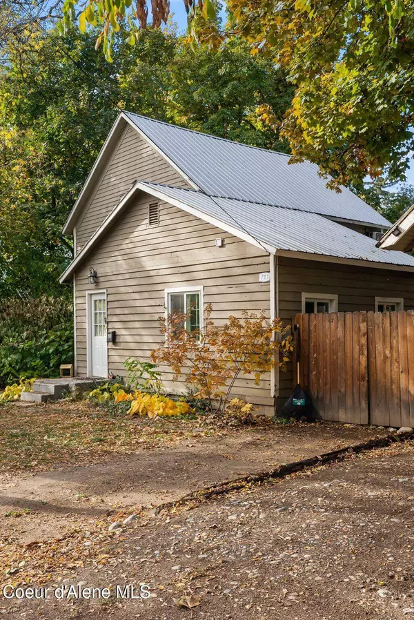 711 N Florence Ave, Sandpoint, ID 83864