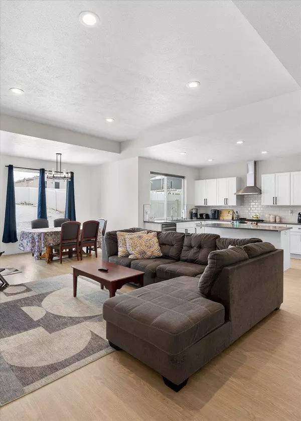 842 Greenfield Rd, Cheney, WA 99004