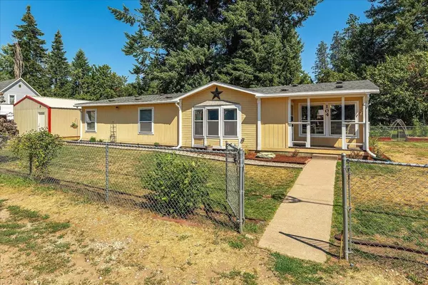 104 N Stevens Ave, Deer Park, WA 99006