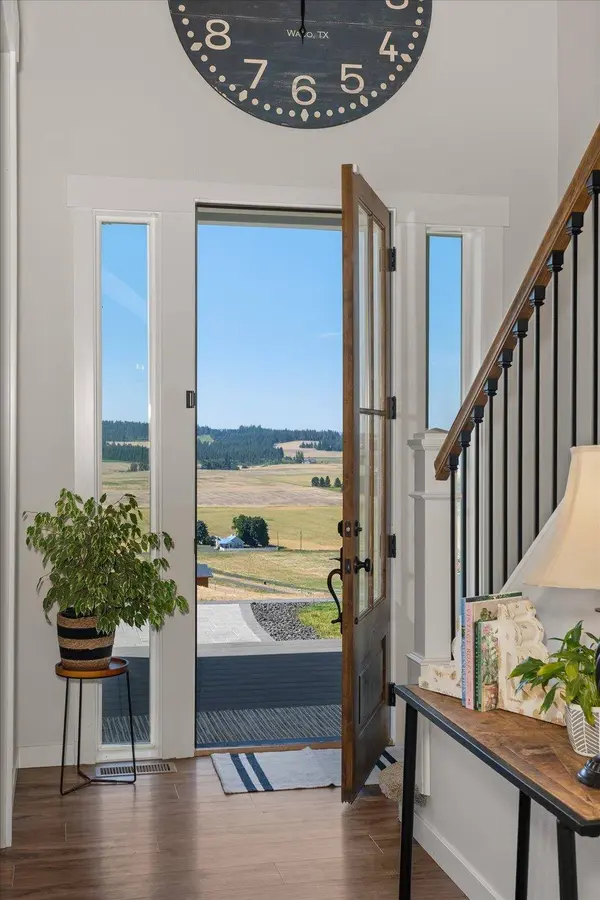 7011 E Big Meadows Rd, Chattaroy, WA 99003