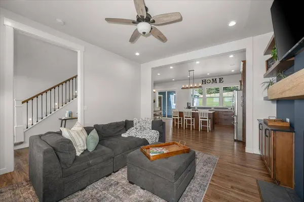 7011 E Big Meadows Rd, Chattaroy, WA 99003