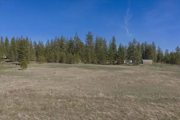 12812 N Dover Rd, Nine Mile Falls, WA 99026