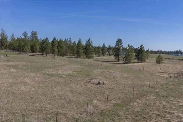 12812 N Dover Rd, Nine Mile Falls, WA 99026