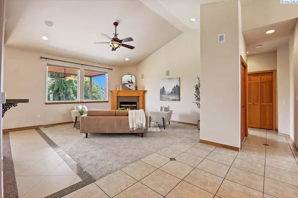 100 S Nevada St., Kennewick, WA 99336