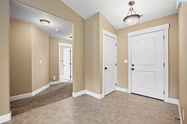 5709 W 23rd Ave, Kennewick, WA 99338