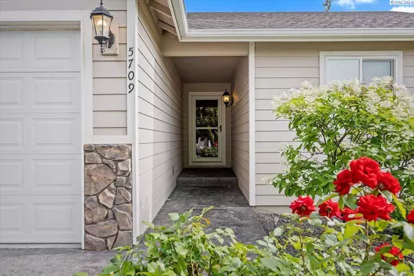 5709 W 23rd Ave, Kennewick, WA 99338