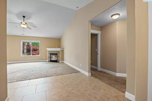 5709 W 23rd Ave, Kennewick, WA 99338