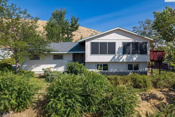 73805 N Demoss Rd, Benton City, WA 99320