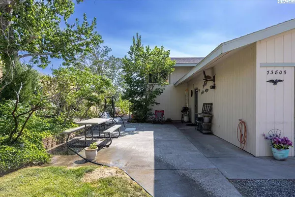 73805 N Demoss Rd, Benton City, WA 99320