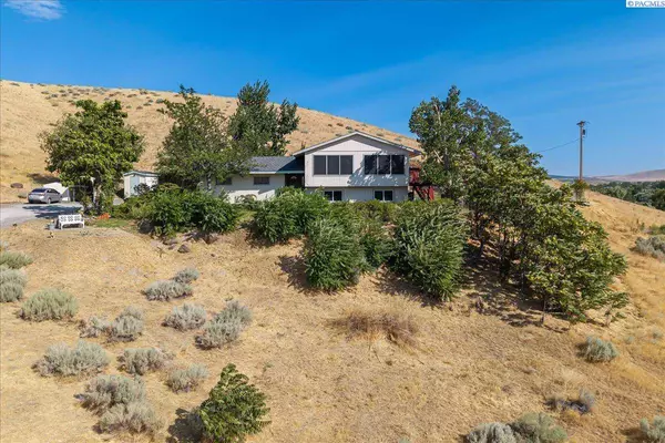 73805 N Demoss Rd, Benton City, WA 99320