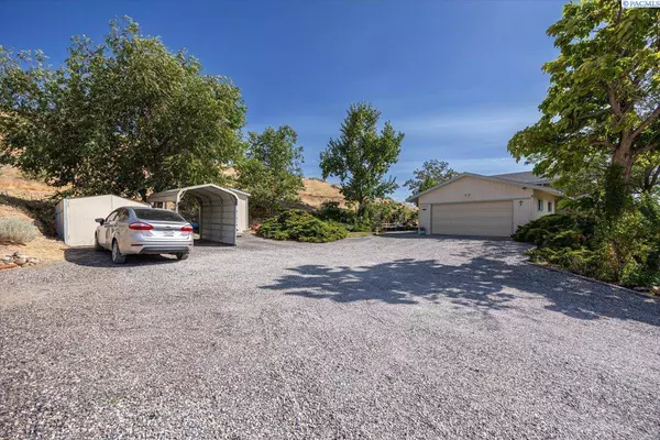 73805 N Demoss Rd, Benton City, WA 99320