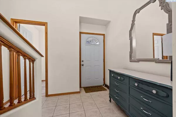 1600 Ala Moana Way, West Richland, WA 99353