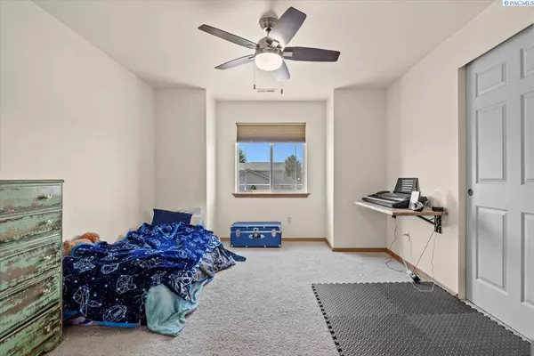 1600 Ala Moana Way, West Richland, WA 99353