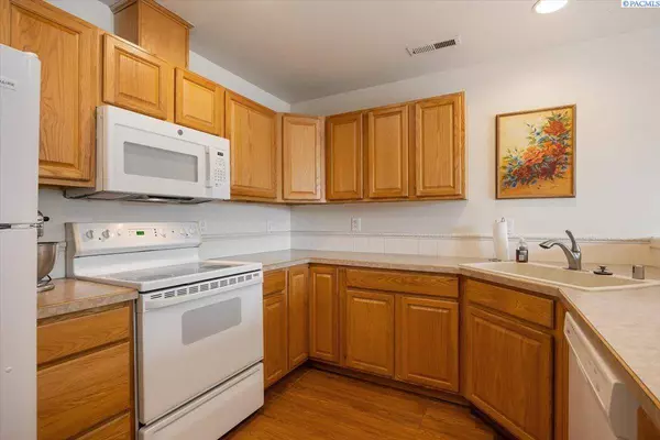 2515 W Grand Ronde Unit D, Kennewick, WA 99336