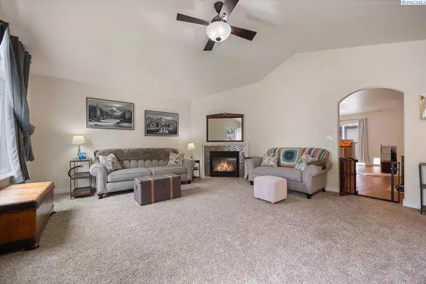 2515 W Grand Ronde Unit D, Kennewick, WA 99336