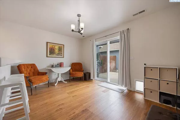 2515 W Grand Ronde Unit D, Kennewick, WA 99336