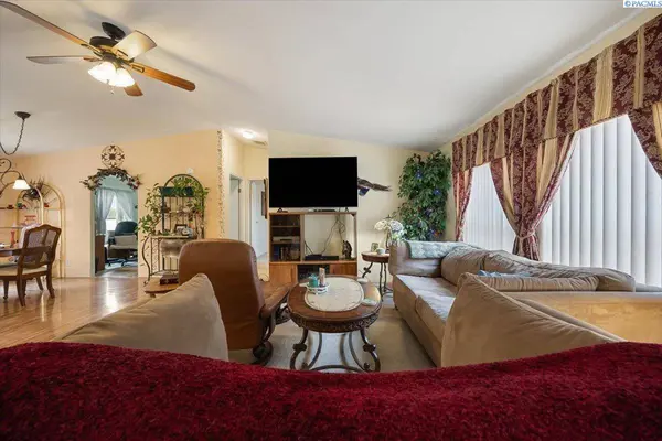 59104 E Main Pr Se, Benton City, WA 99320