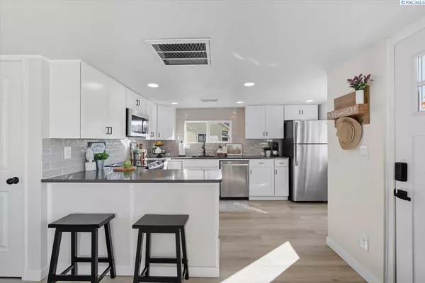 910 Wright Avenue, Richland, WA 99352