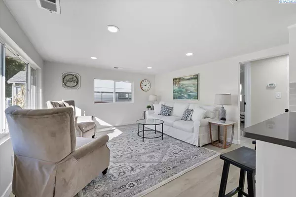 910 Wright Avenue, Richland, WA 99352