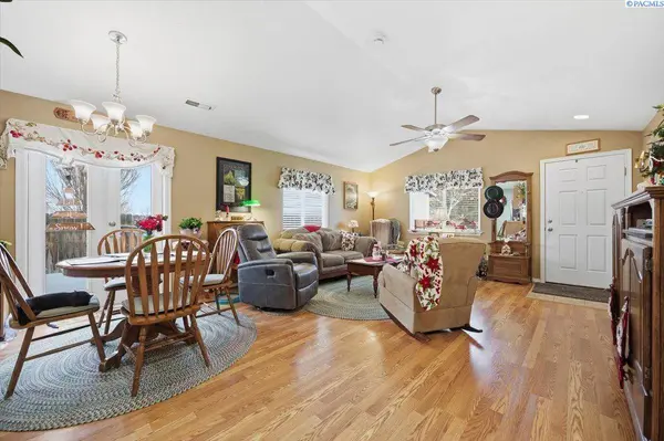 8011 W 5th Ave, Kennewick, WA 99336