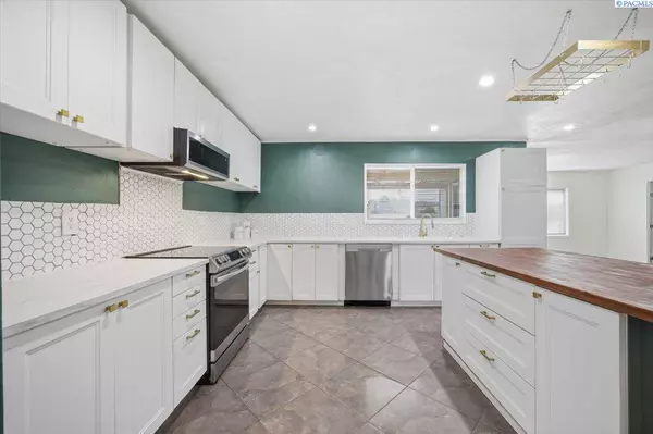 6402 Morrison St., West Richland, WA 99353