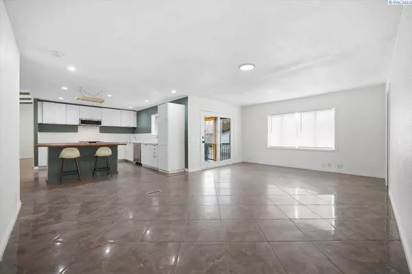 6402 Morrison St., West Richland, WA 99353