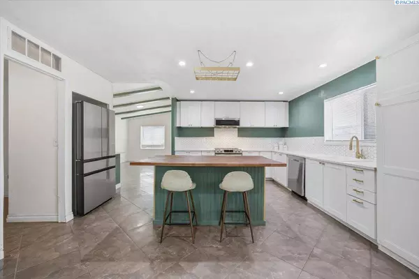 6402 Morrison St., West Richland, WA 99353