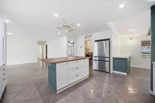 6402 Morrison St., West Richland, WA 99353