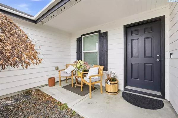 5002 Blue Sage Ln, Pasco, WA 99301