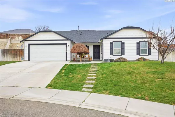 5002 Blue Sage Ln, Pasco, WA 99301
