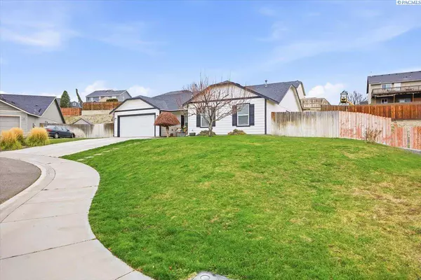 5002 Blue Sage Ln, Pasco, WA 99301