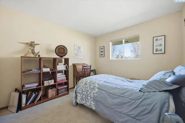 1104 S Irby St., Kennewick, WA 99338