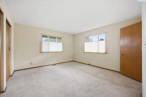 1104 S Irby St., Kennewick, WA 99338