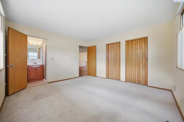 1104 S Irby St., Kennewick, WA 99338