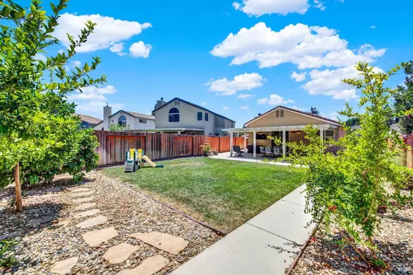 888 Sapphire CIR, Vacaville, CA 95687