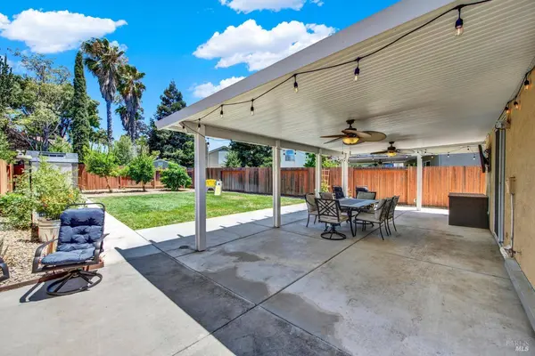 888 Sapphire CIR, Vacaville, CA 95687