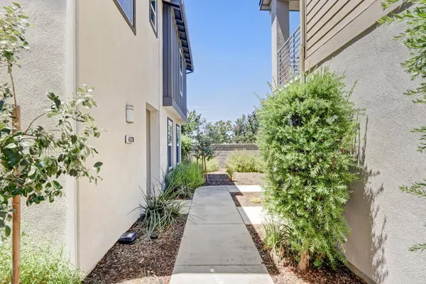 4312 Ocean LN, Elk Grove, CA 95757