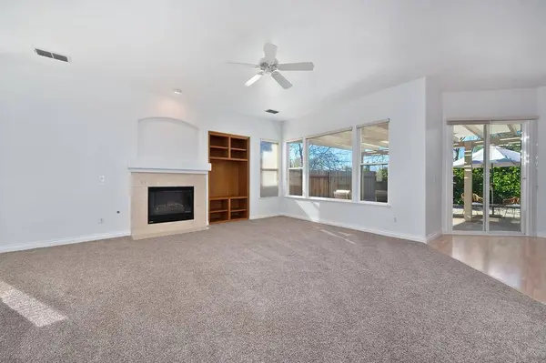 12129 Gold Bluff LN, Gold River, CA 95670