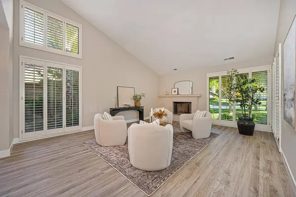 11380 Huntington Village LN, Gold River, CA 95670