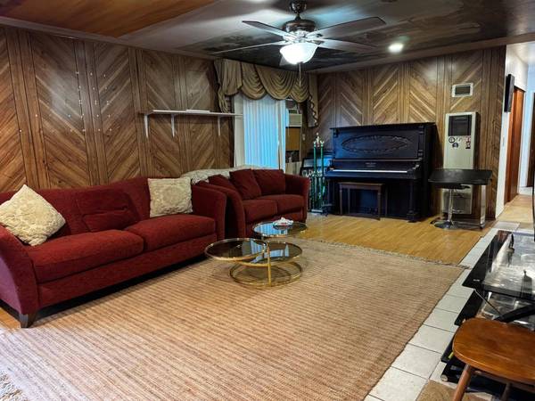 8233 Short RD, Sacramento, CA 95828