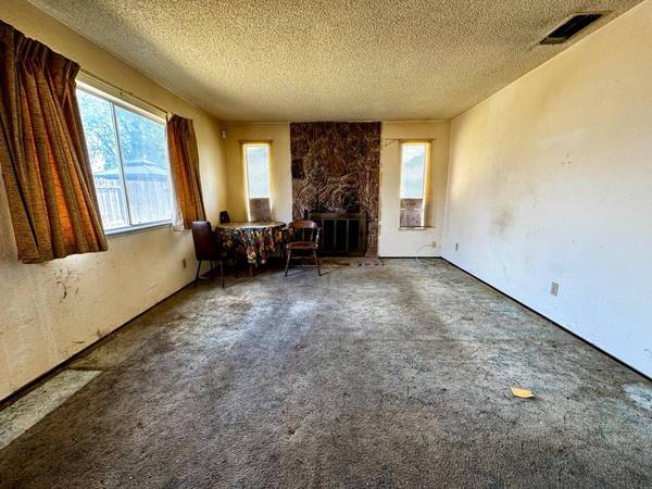 8355 Valley Lark DR, Sacramento, CA 95823
