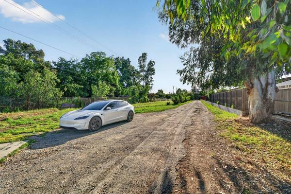 8233 Short RD, Sacramento, CA 95828