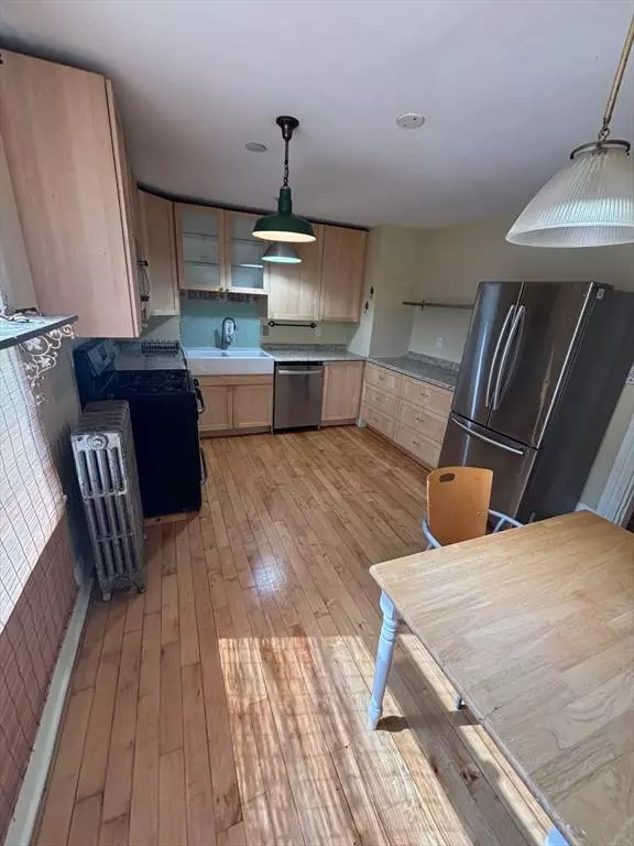 27 Blake St #2, Cambridge, MA 02140