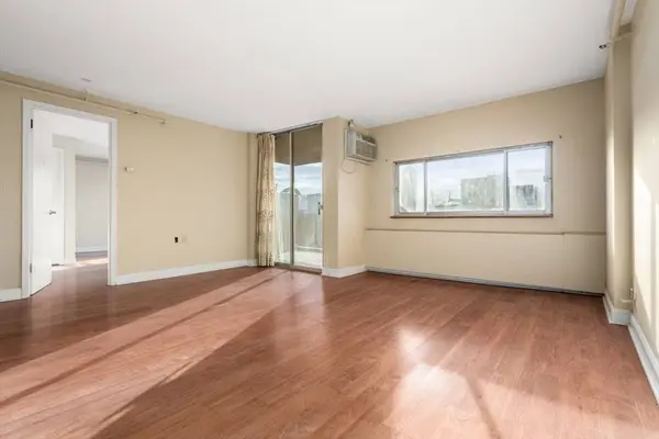 872 Massachusetts Avenue #304, Cambridge, MA 02139