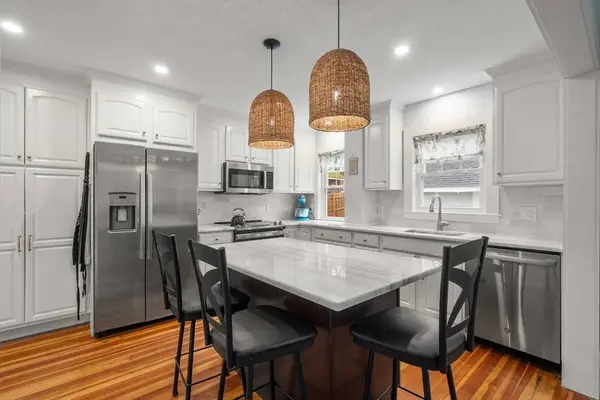 2 Lakewood Rd, Weymouth, MA 02190