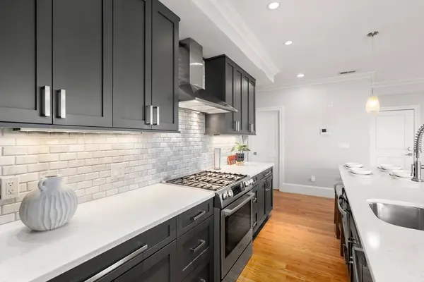 27 Washburn St #5, Boston, MA 02125